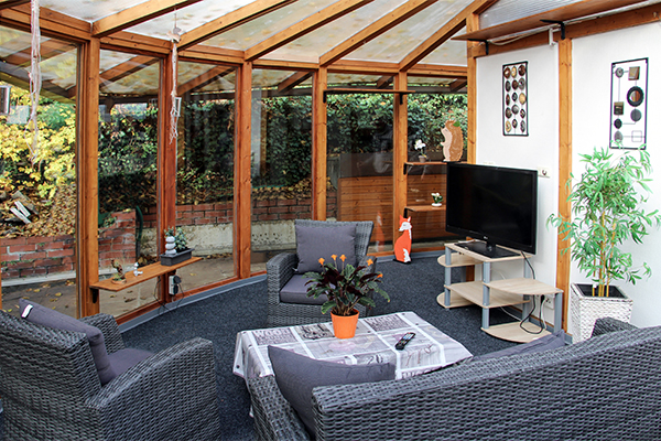 Wintergarten mit Fernseher